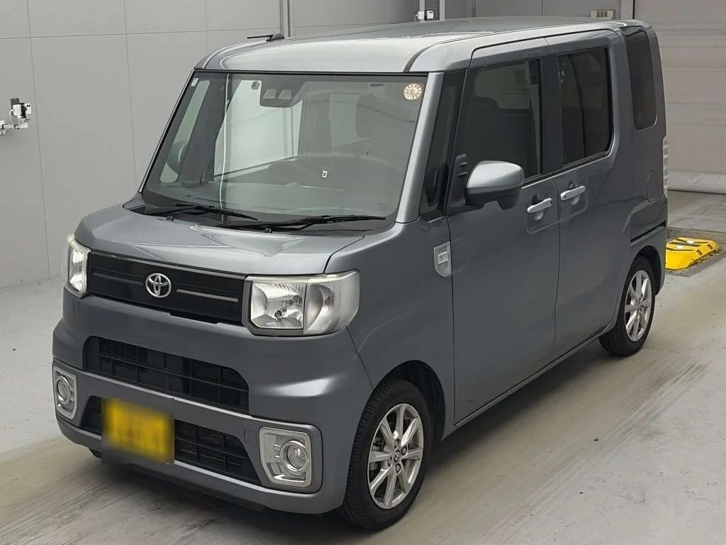 Toyota Pixis Mega LA700A 2021